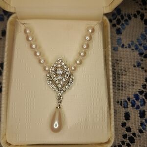 NWT Vintage Marvella Faux Pearl Rhinestone Silver Tone Dangle Necklace Costume